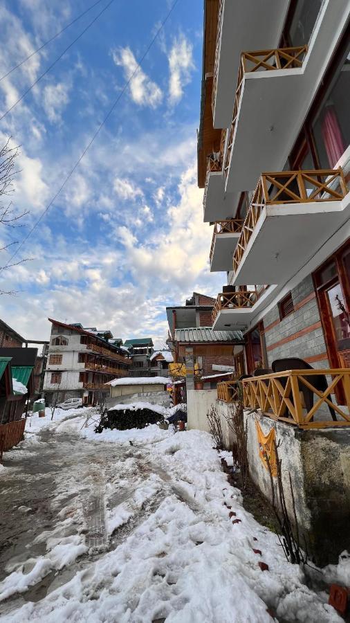 Хостел Yolo Backpackers - Manali Екстер'єр фото