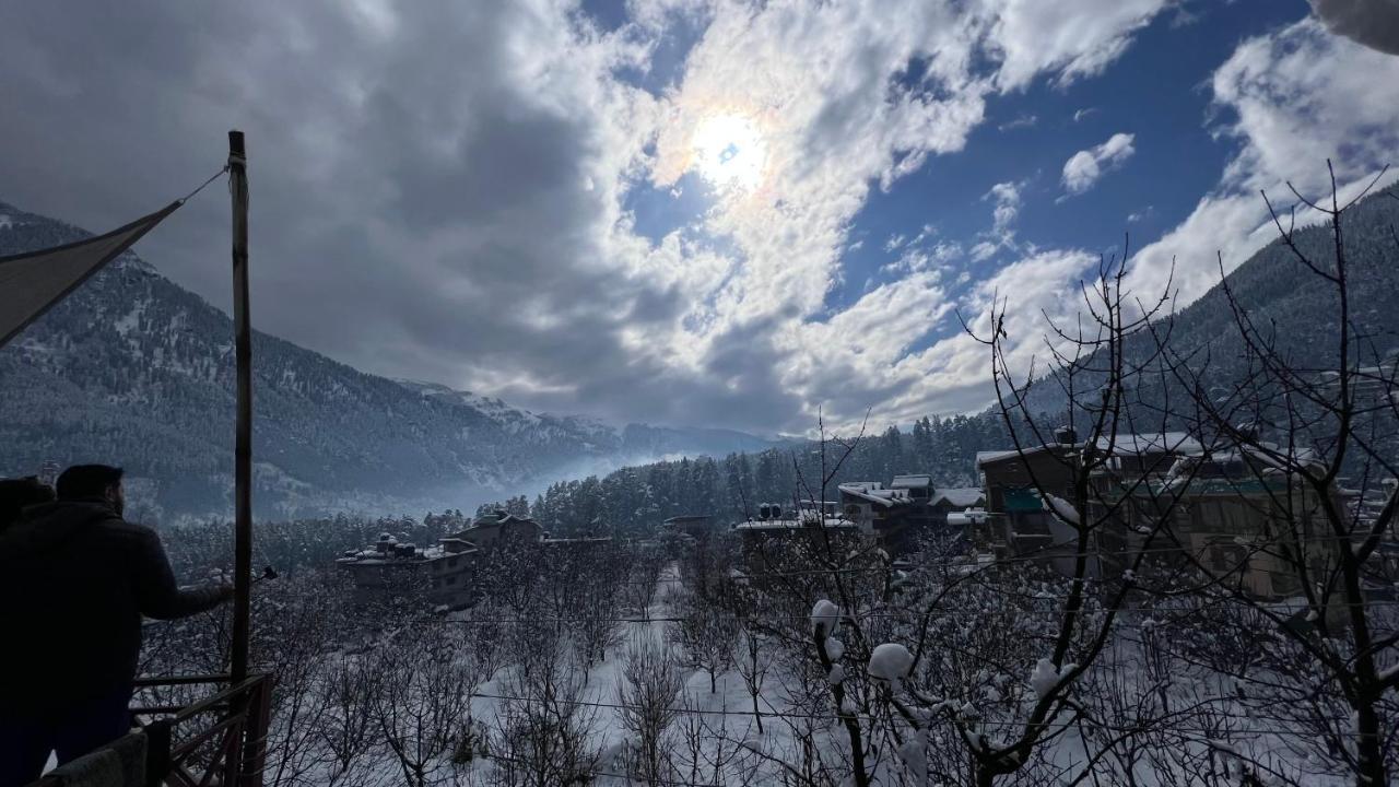 Хостел Yolo Backpackers - Manali Екстер'єр фото