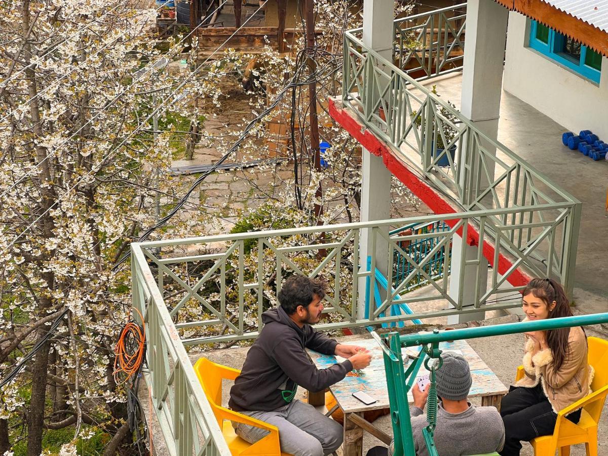 Хостел Yolo Backpackers - Manali Екстер'єр фото